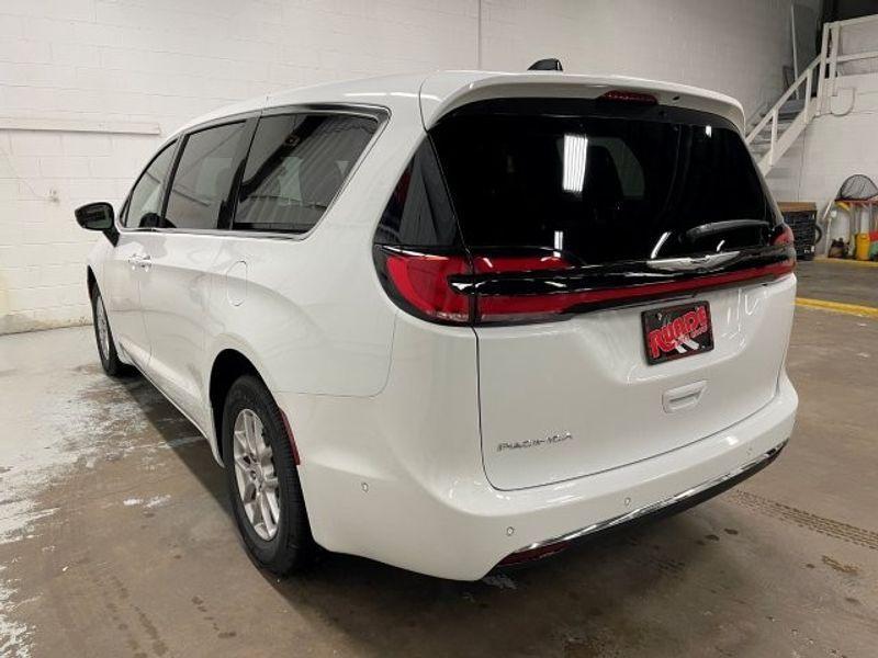 new 2025 Chrysler Pacifica car, priced at $42,697