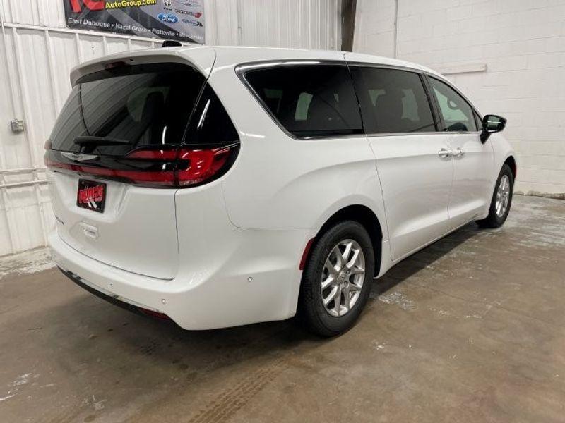 new 2025 Chrysler Pacifica car, priced at $42,697