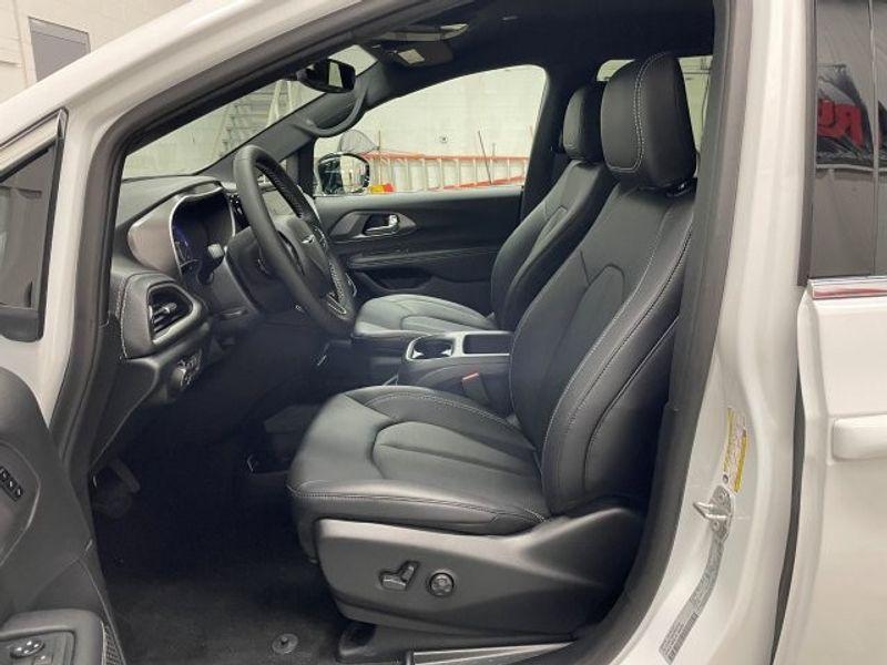 new 2025 Chrysler Pacifica car, priced at $42,697