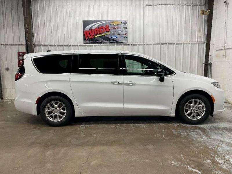 new 2025 Chrysler Pacifica car, priced at $42,697