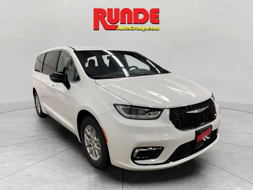 new 2025 Chrysler Pacifica car, priced at $42,697
