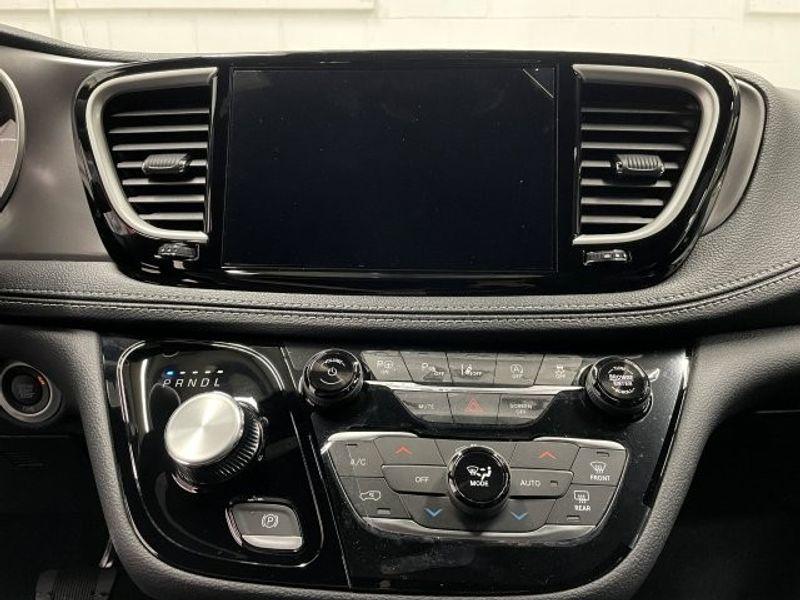 new 2025 Chrysler Pacifica car, priced at $42,697