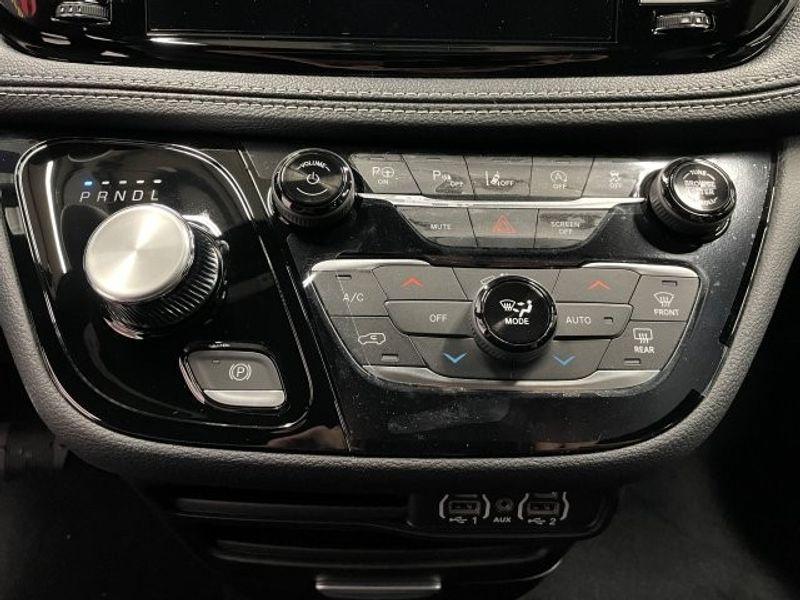 new 2025 Chrysler Pacifica car, priced at $42,697