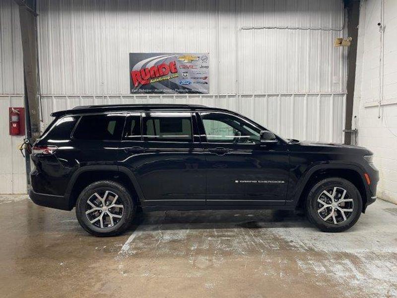 new 2024 Jeep Grand Cherokee L car, priced at $52,290