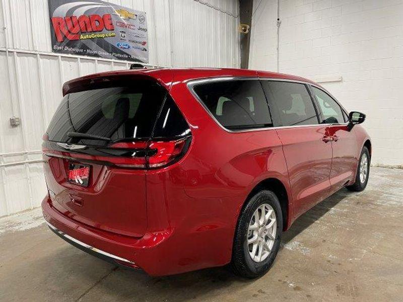 new 2025 Chrysler Pacifica car, priced at $44,140