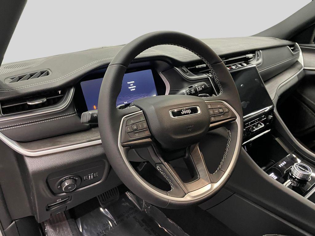 new 2025 Jeep Grand Cherokee car, priced at $48,944