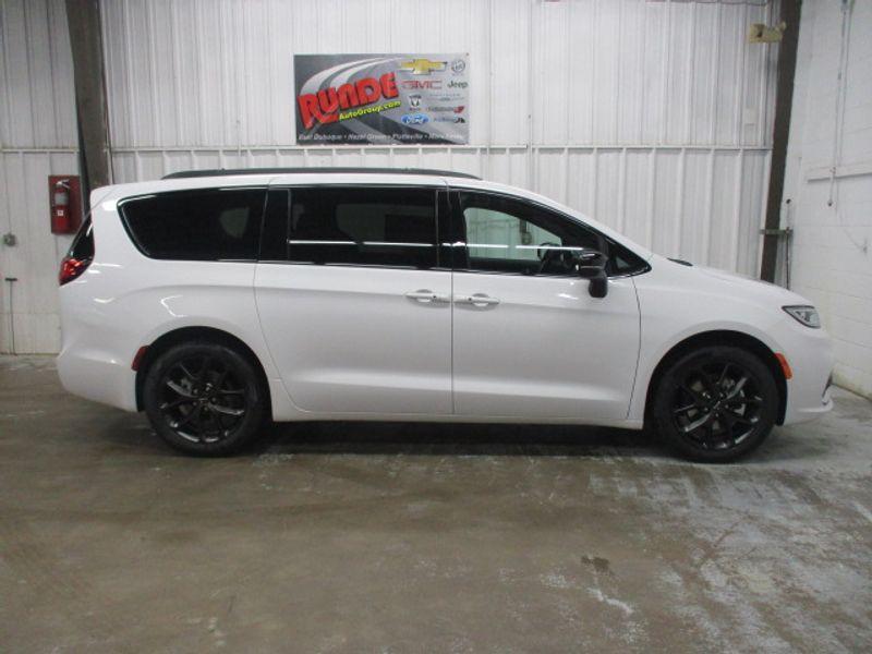 new 2024 Chrysler Pacifica car, priced at $43,900