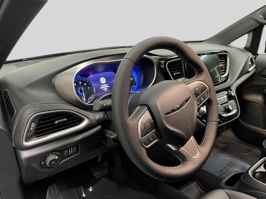 new 2025 Chrysler Pacifica car, priced at $47,135