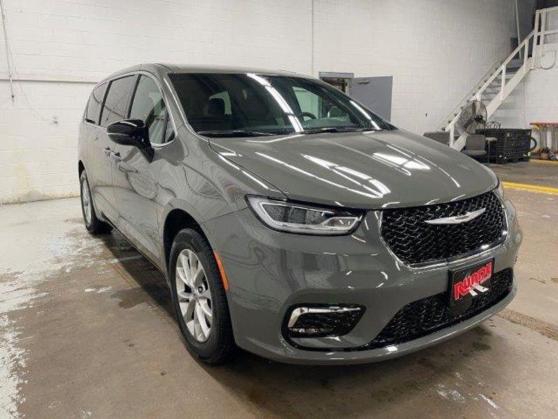 new 2025 Chrysler Pacifica car, priced at $47,635