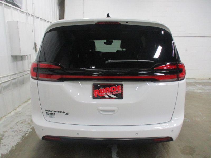 new 2024 Chrysler Pacifica car, priced at $44,400