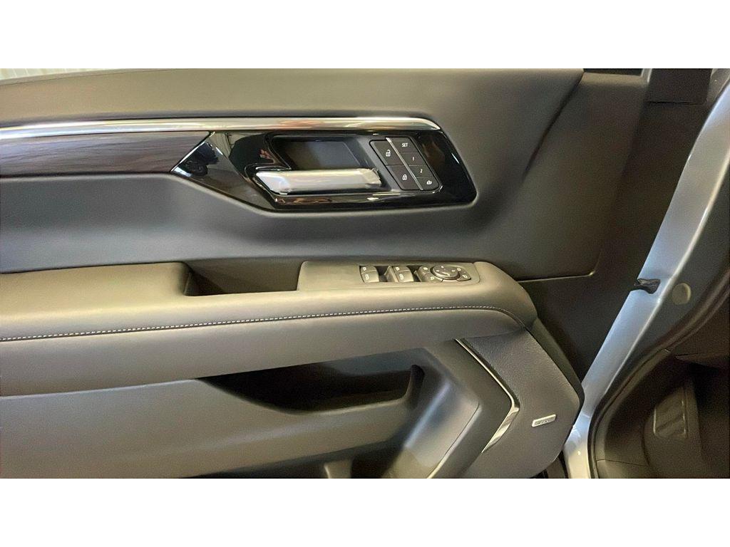 new 2025 Chevrolet Suburban car, priced at $71,465