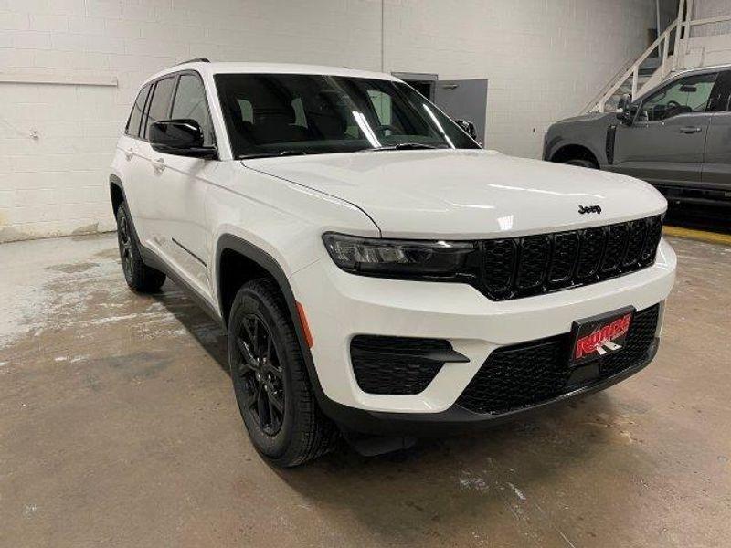 new 2025 Jeep Grand Cherokee car, priced at $44,935