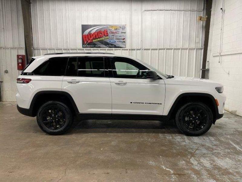 new 2025 Jeep Grand Cherokee car, priced at $44,935