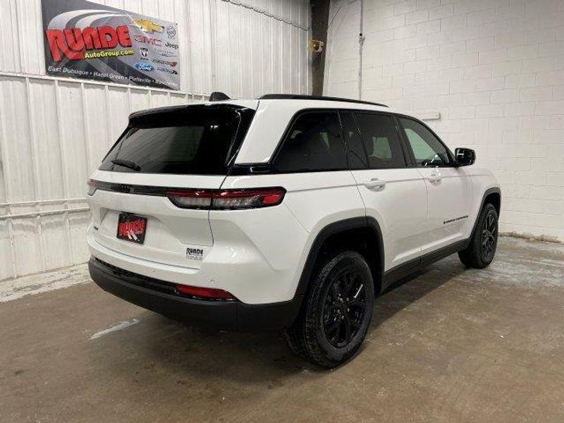 new 2025 Jeep Grand Cherokee car, priced at $44,935