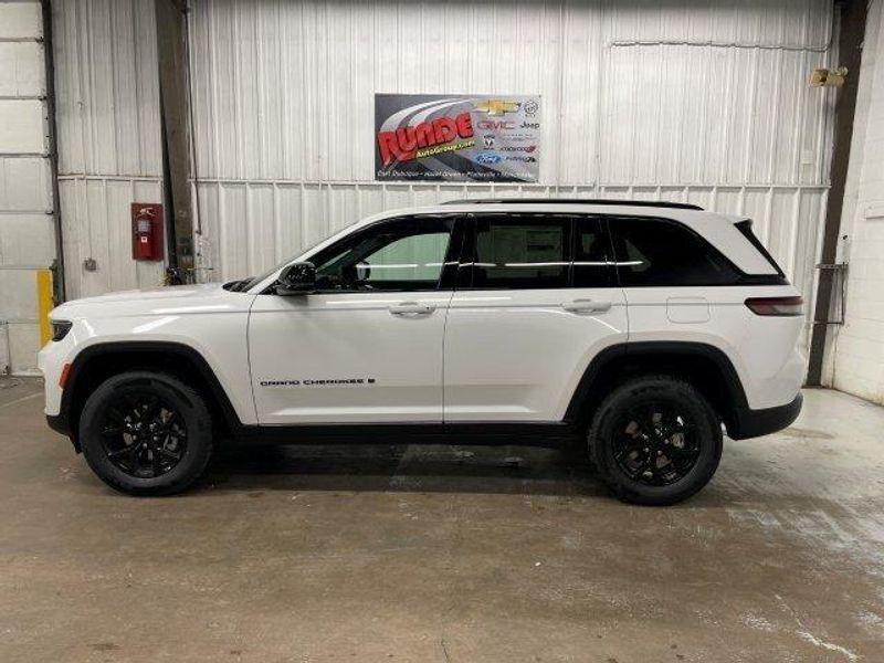 new 2025 Jeep Grand Cherokee car, priced at $44,935