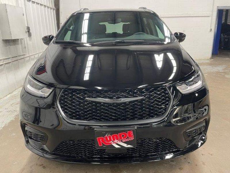 new 2024 Chrysler Pacifica car, priced at $44,245