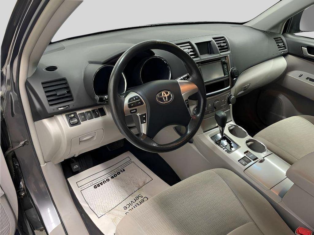 used 2013 Toyota Highlander car, priced at $15,990