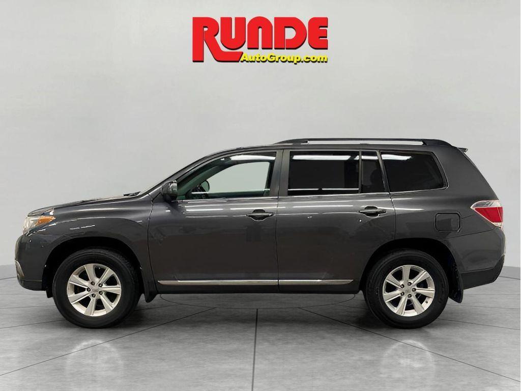 used 2013 Toyota Highlander car, priced at $15,990