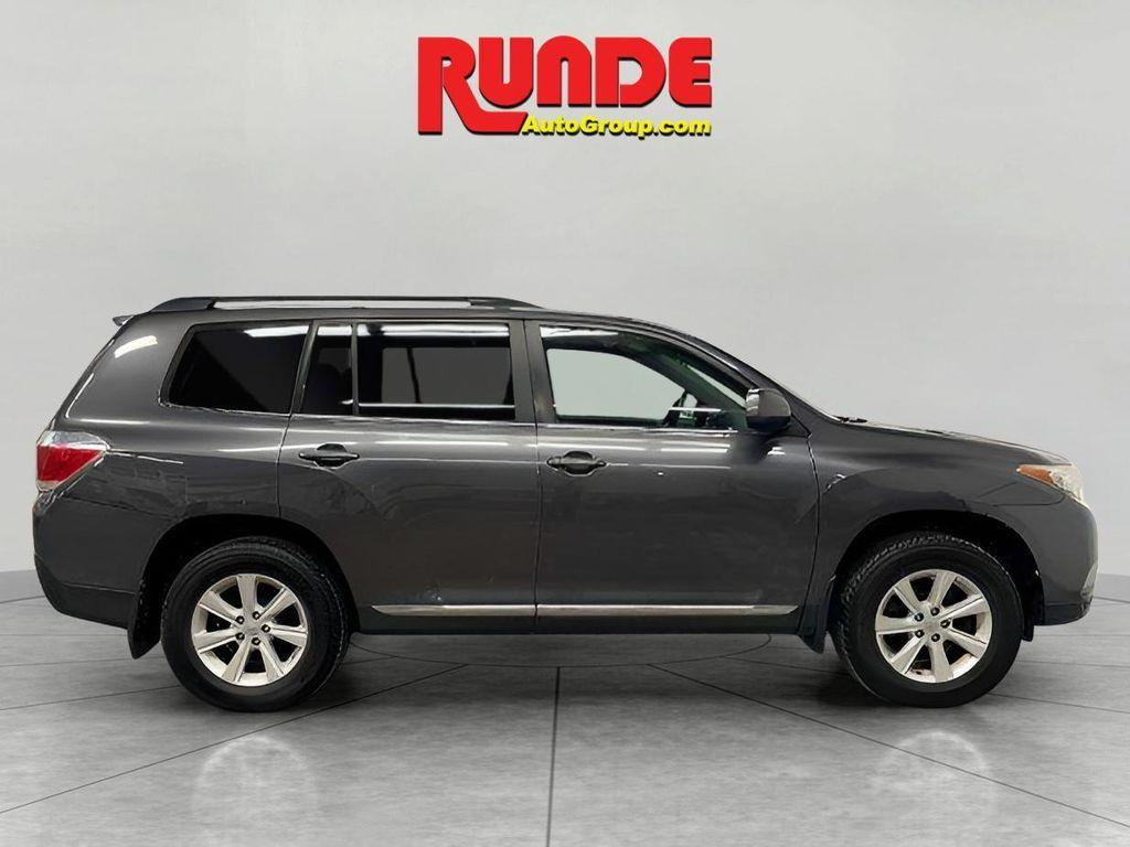 used 2013 Toyota Highlander car, priced at $15,990