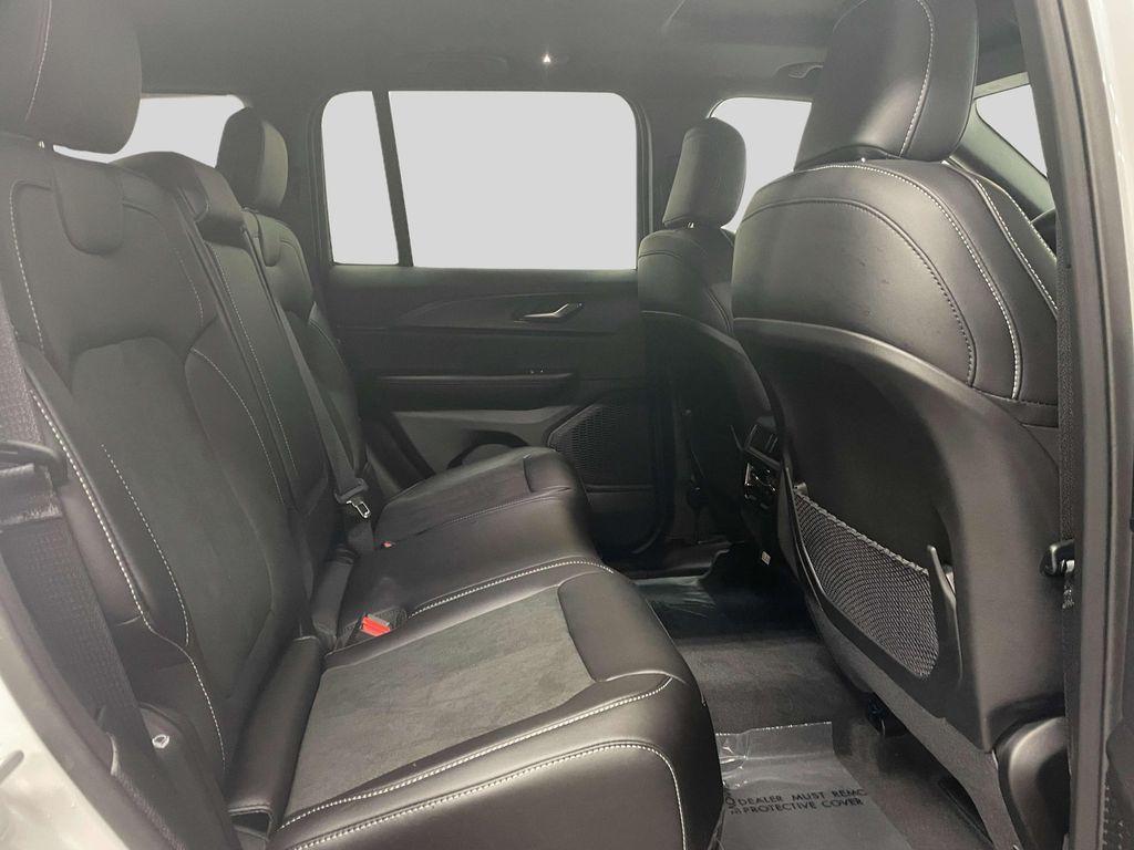 new 2025 Jeep Grand Cherokee car, priced at $42,937