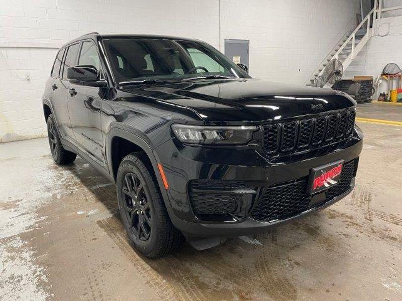 new 2025 Jeep Grand Cherokee car, priced at $43,446