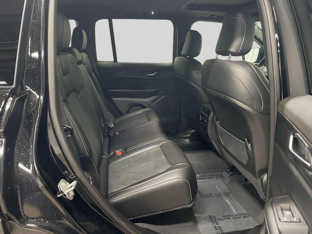new 2025 Jeep Grand Cherokee car, priced at $43,446