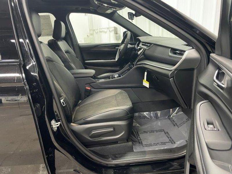 new 2025 Jeep Grand Cherokee car, priced at $43,446
