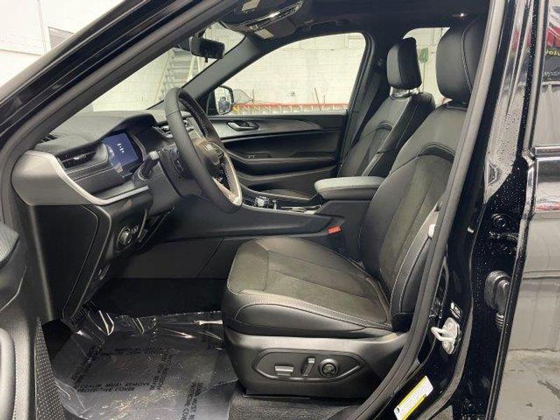 new 2025 Jeep Grand Cherokee car, priced at $43,446