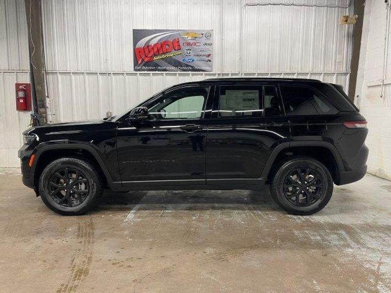 new 2025 Jeep Grand Cherokee car, priced at $43,446