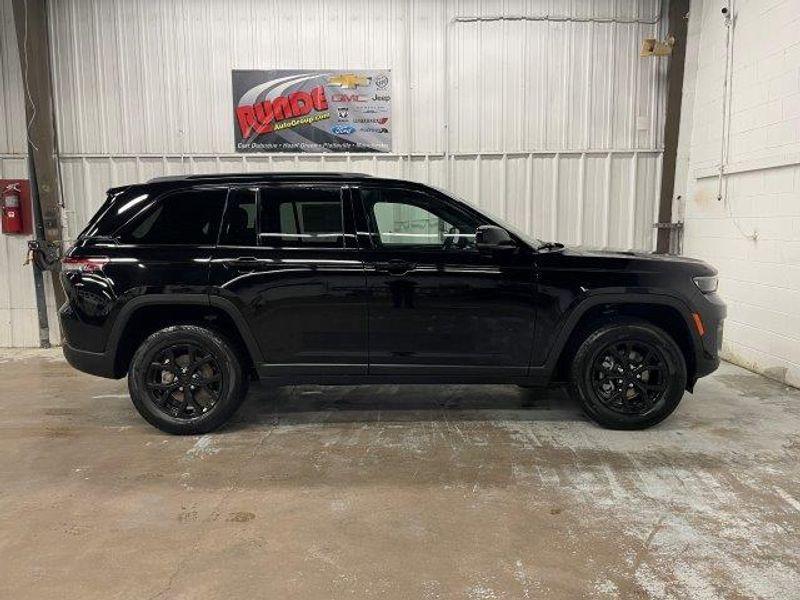 new 2025 Jeep Grand Cherokee car, priced at $43,446