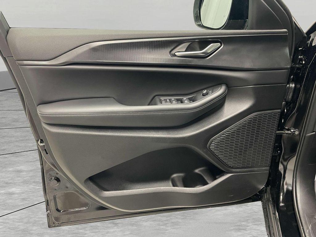 new 2025 Jeep Grand Cherokee car, priced at $43,446