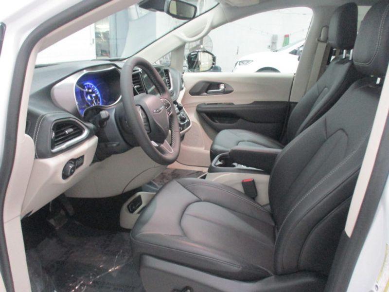new 2024 Chrysler Pacifica car, priced at $42,155