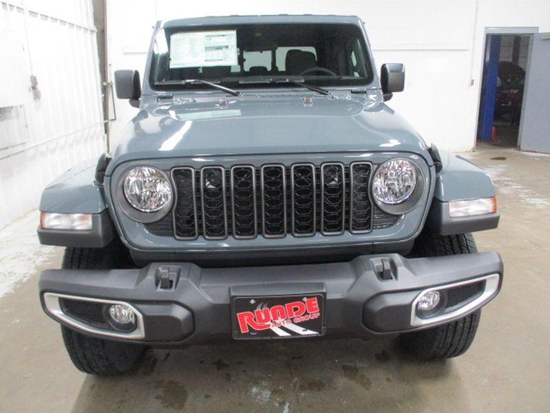 new 2024 Jeep Gladiator car, priced at $49,595