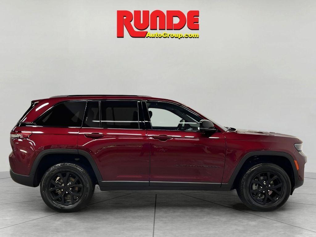 new 2025 Jeep Grand Cherokee car, priced at $46,525