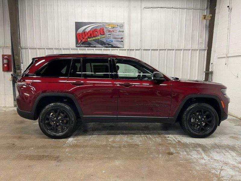 new 2025 Jeep Grand Cherokee car, priced at $46,525