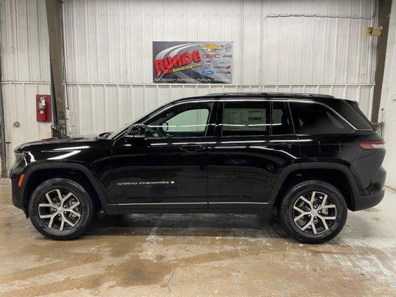 new 2025 Jeep Grand Cherokee car, priced at $53,230