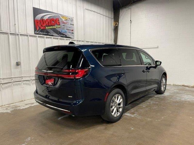 new 2025 Chrysler Pacifica car, priced at $47,635