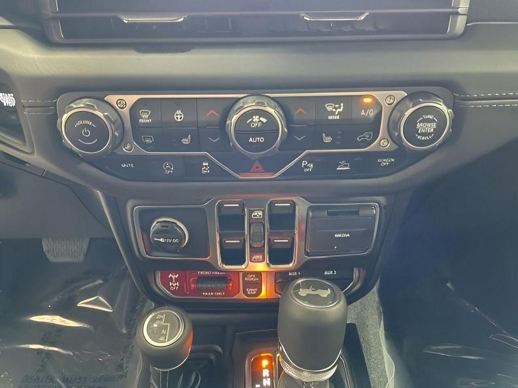 new 2025 Jeep Wrangler car, priced at $57,497