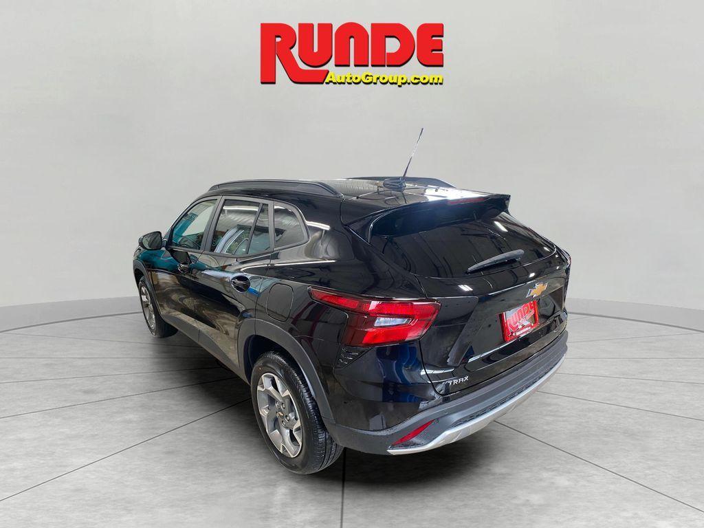 new 2025 Chevrolet Trax car, priced at $24,985