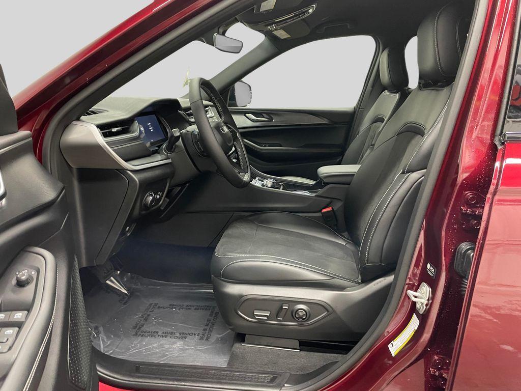new 2025 Jeep Grand Cherokee car, priced at $46,162