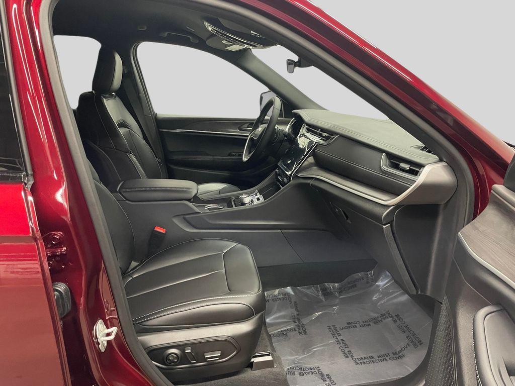new 2025 Jeep Grand Cherokee car, priced at $50,224