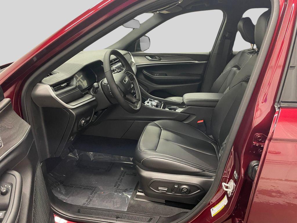 new 2025 Jeep Grand Cherokee car, priced at $50,224