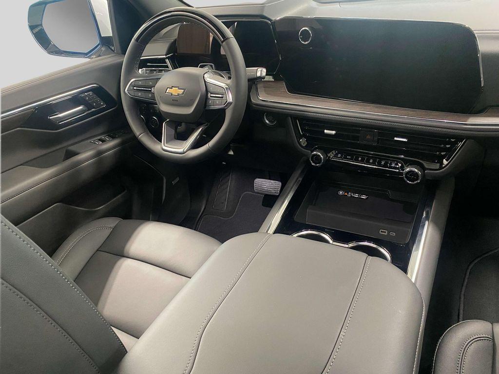 new 2025 Chevrolet Suburban car, priced at $75,749