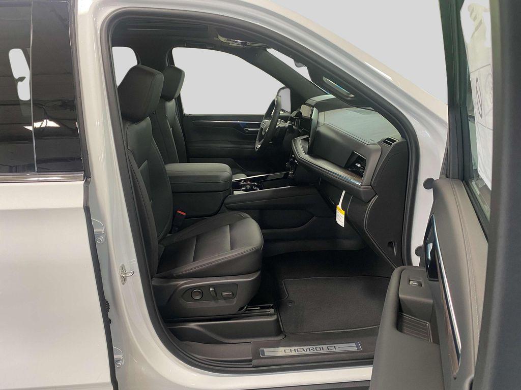 new 2025 Chevrolet Suburban car, priced at $75,749