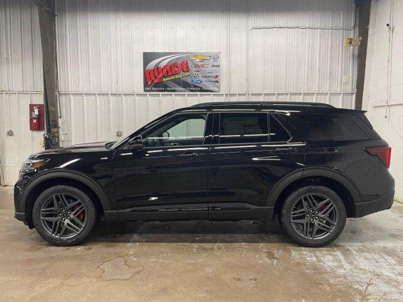 new 2025 Ford Explorer car, priced at $52,740