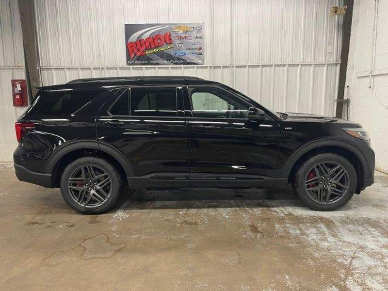 new 2025 Ford Explorer car, priced at $52,740