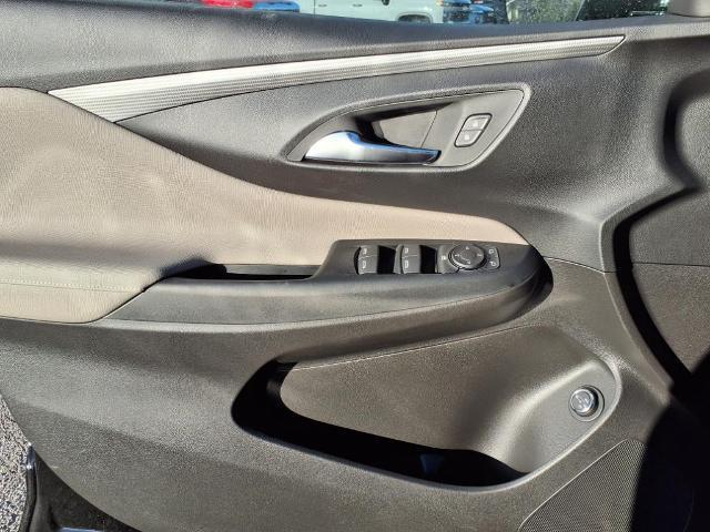 new 2025 Buick Envista car, priced at $29,695