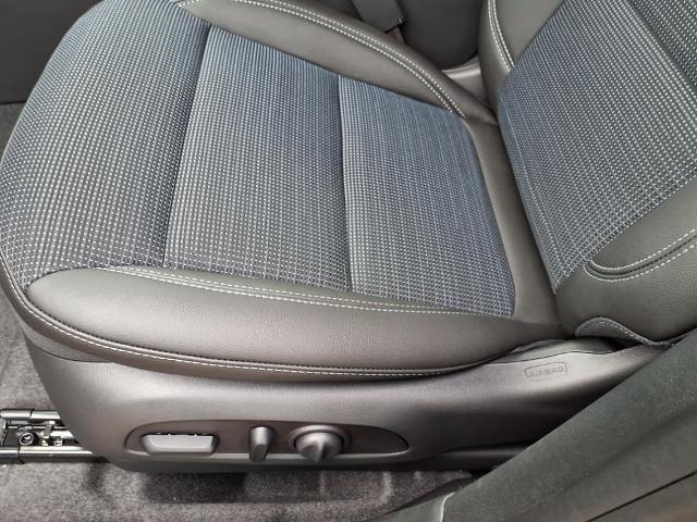 new 2025 Buick Envista car, priced at $28,424