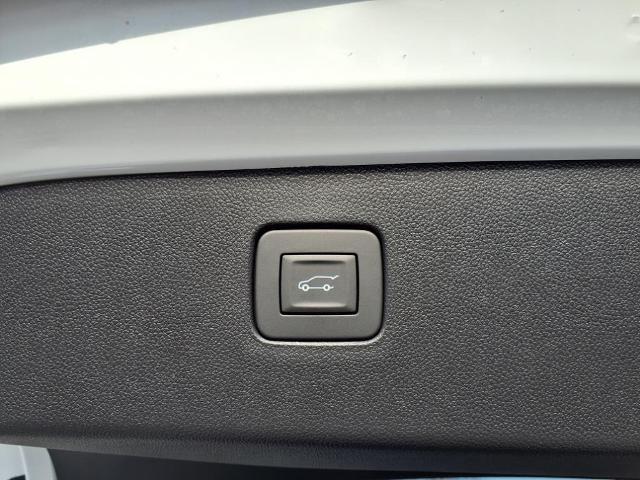 new 2025 Buick Envista car, priced at $26,239