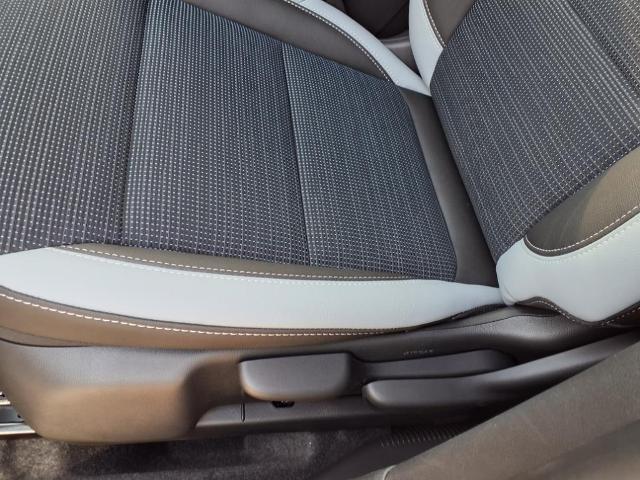 new 2025 Buick Envista car, priced at $26,239